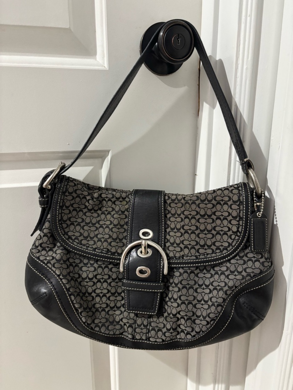 🍎🍎SOLD🍎🍎Coach Soho Signature Flap Shoulder Bag Black Gray Monogram Y2K